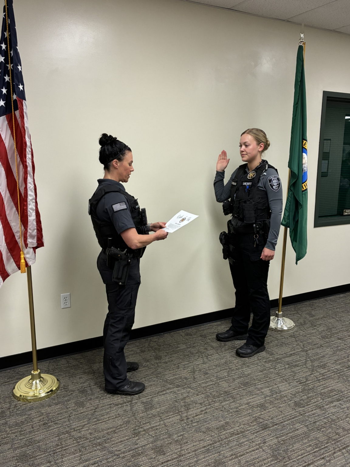 Sheriff Scheyer Swears In New Deputy – Skamania County Sheriff